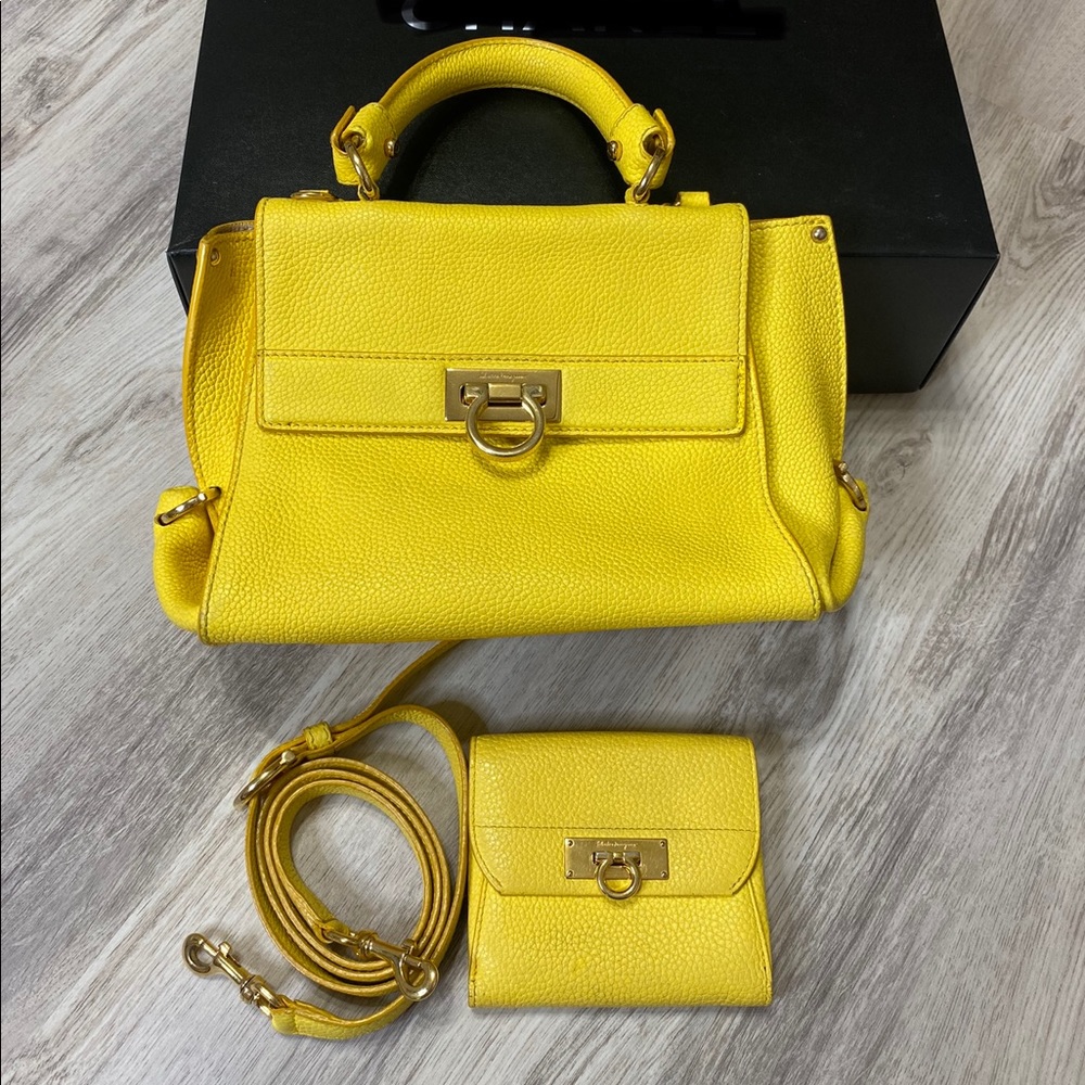 Used - Picture 2 of 12